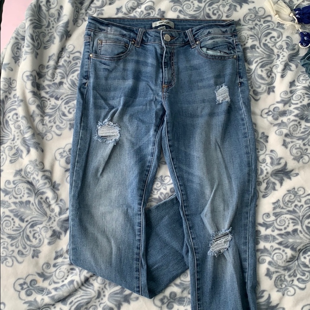 Refuge Distressed Jeans